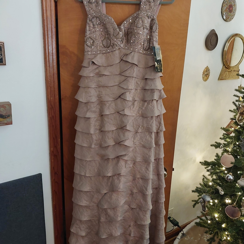 Chic Sleeveless Ruffle Maxi Dress